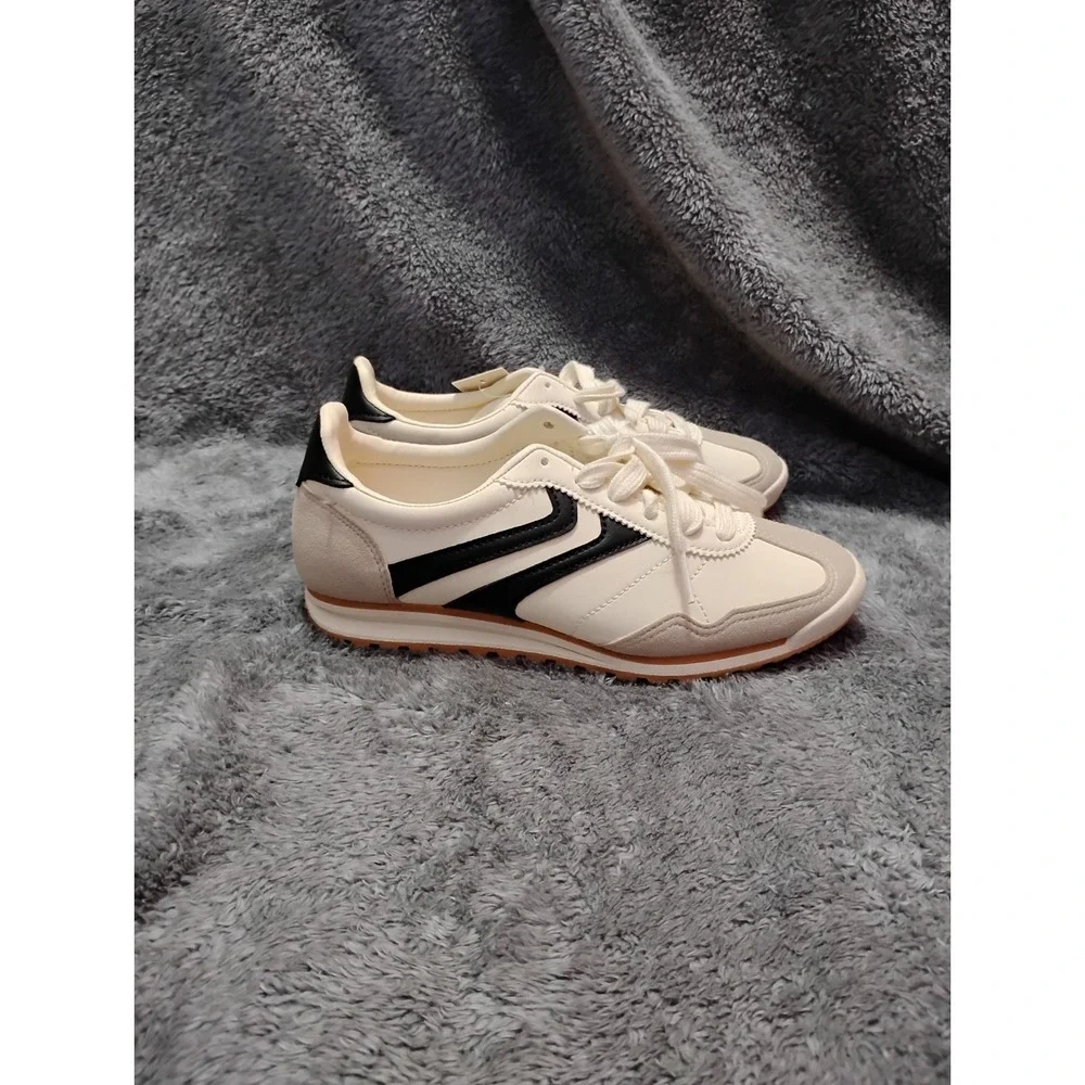 No Boundaries Women's Lace-Up Athletic Sneakers Wht/Blk/Beige WMNB45CA003